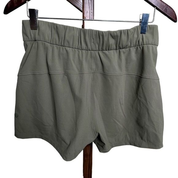 Lululemon On The Fly Shorts 6 - Picture 2 of 3